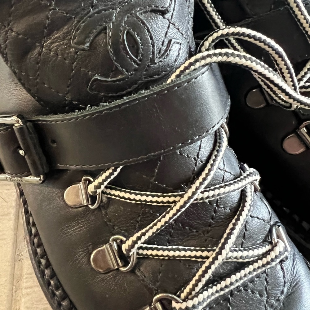 CHANEL Women CC Quilted Leather Shearling Lace Up Boots Black Size 37 Winter - Picture 5 of 9